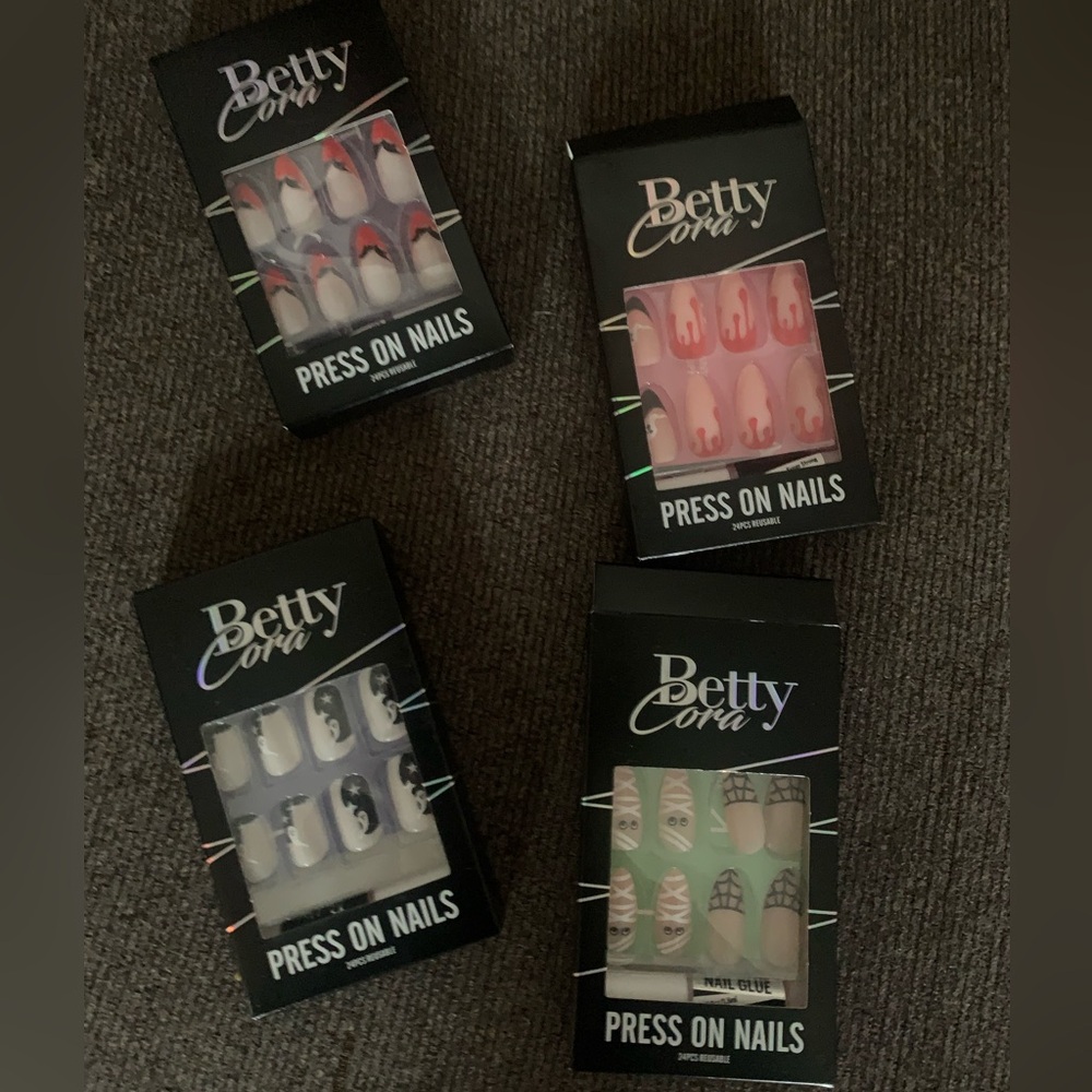 ⭐️Set of 4 Boxes Halloween Press on Nails 🎃🦇🩸👻